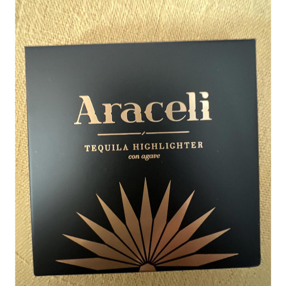 Araceli Tequila Highlighter in Blanco Color Rosy Champagne Araceli Highlighter